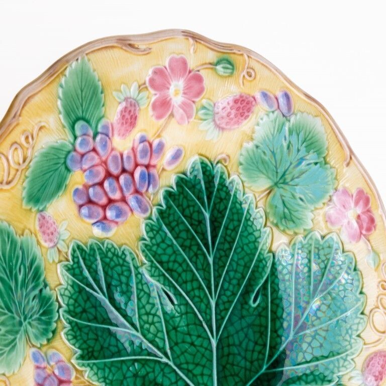 Antique Wedgwood Glazed Majolica Earthenware Pottery Grape, Leaves & Strawberries Plate 19th Century photo 145.0