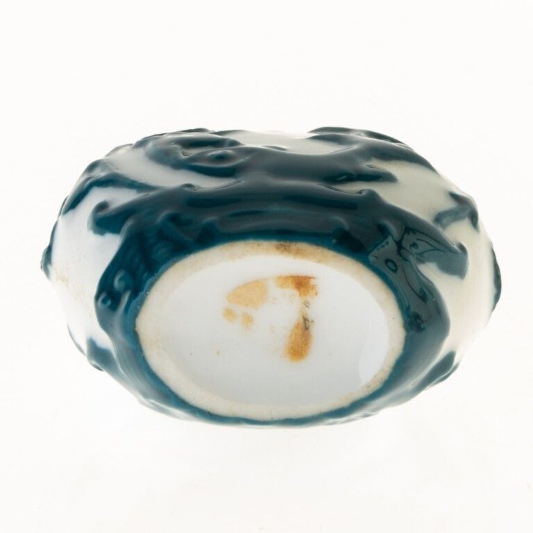 Chinese Qing Dynasty Cameo Overlay Porcelain Fish Snuff Bottle photo furniture