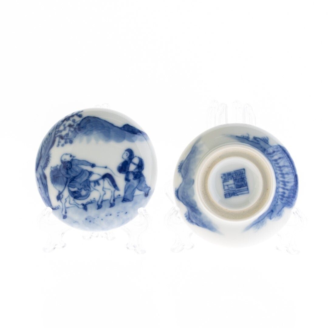 Antique Glazed Blue And White Chinese Porcelain Ceramic Lidded Box With Seal Mark photo Home Decor