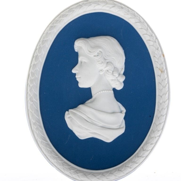 Wedgwood Portland Blue Jasperware Ceramic Porcelain Queen Elizabeth II Portrait Medallion Laurel Leaf Plaque photo furniture