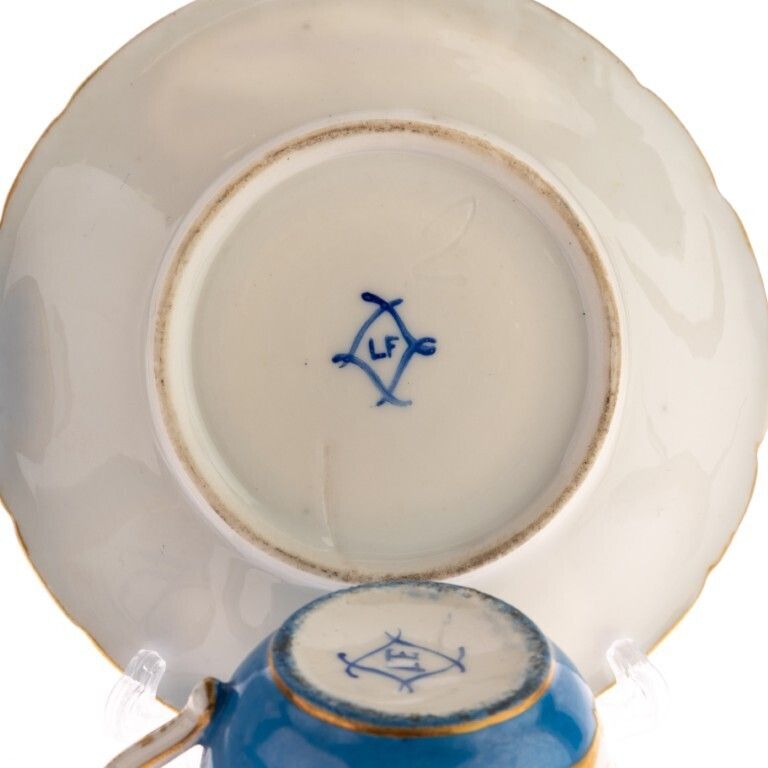 Late 18th Century French Hand Painted Sevres Bleu Celeste Porcelain Exotic Birds Teacups & Saucers photo vinterior