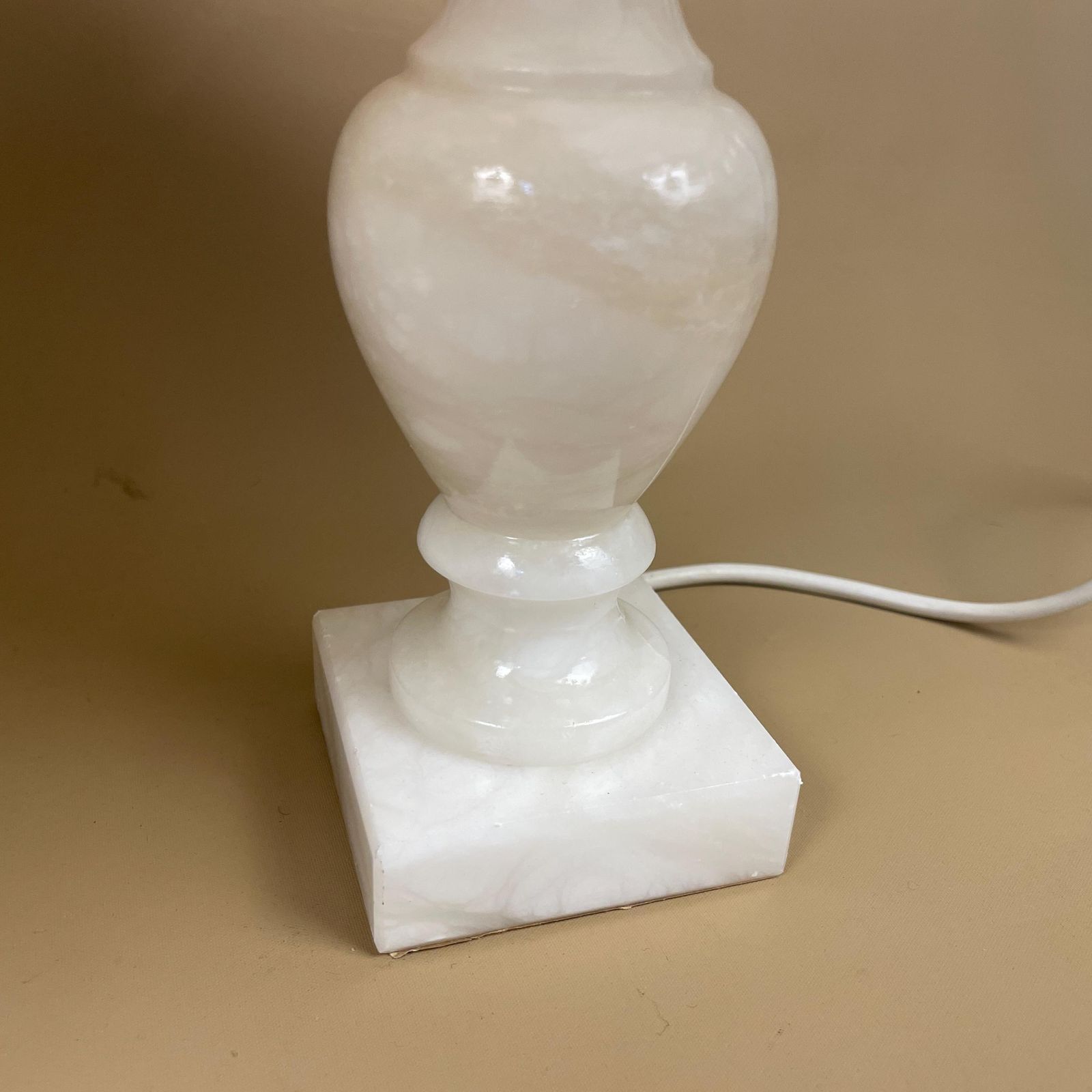 Pair Of White Onyx Marble Lamps Bedside Table Side Lights Beige Cream Tasselled Flower Bell Shades photo 119.0