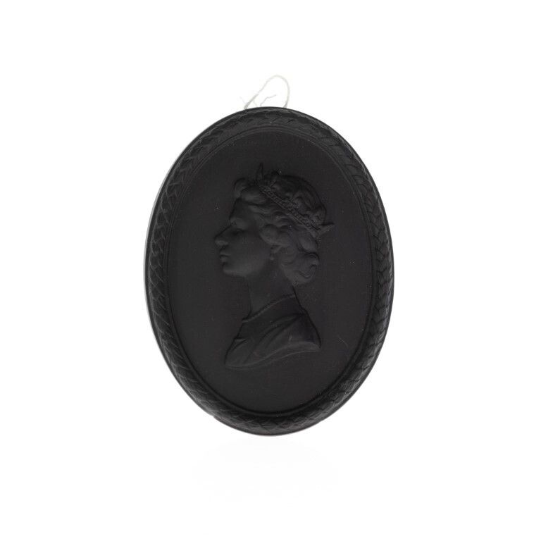 Wedgwood Black Basalt Jasperware Ceramic Porcelain Queen Elizabeth II Silver Wedding Portrait Medallion