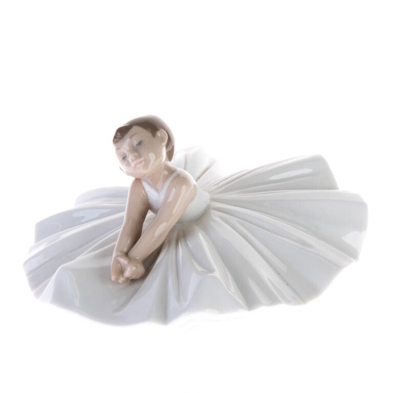 Nao By Lladro Fine Porcelain Sculpture Of A Young Ballerina Girl