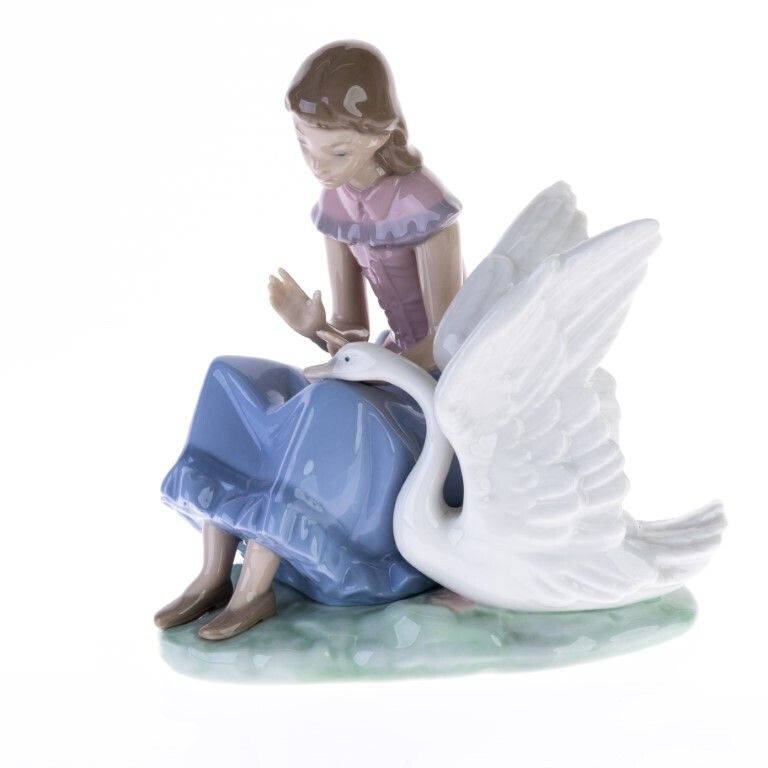 Nao By Lladro Fine Porcelain Sculpture Of A Girl With Swan