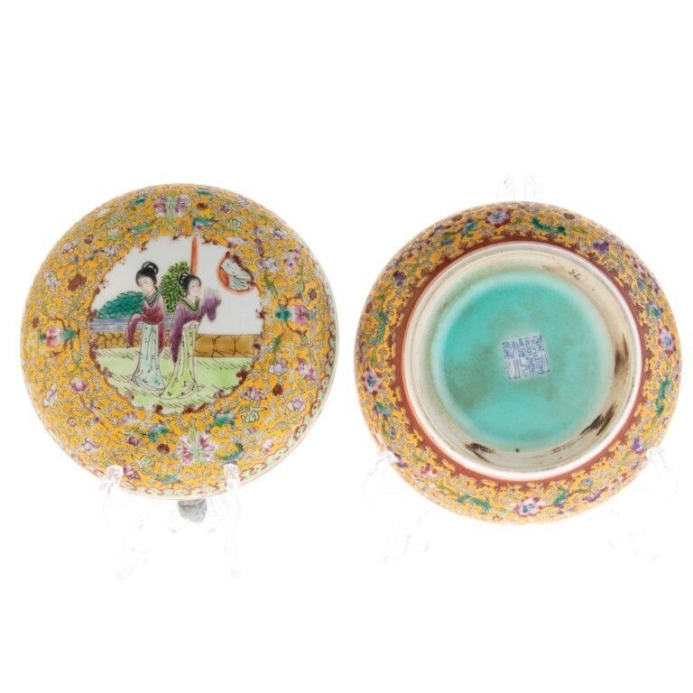 Chinese Hand Painted Famille Rose Porcelain Ceramic Lidded Box