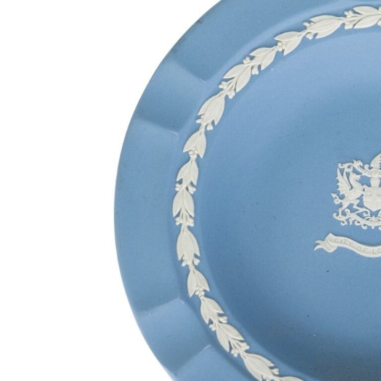 Wedgwood Blue Jasperware Ceramic Porcelain City Of London Crested Bas Relief Plate photo for sale