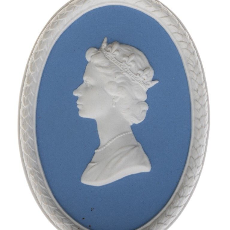 Wedgwood Blue Jasperware Ceramic Porcelain Queen Elizabeth II Portrait Medallion Laurel Leaf Plaque photo furniture