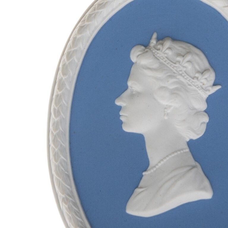 Wedgwood Blue Jasperware Ceramic Porcelain Queen Elizabeth II Portrait Medallion Laurel Leaf Plaque photo for sale