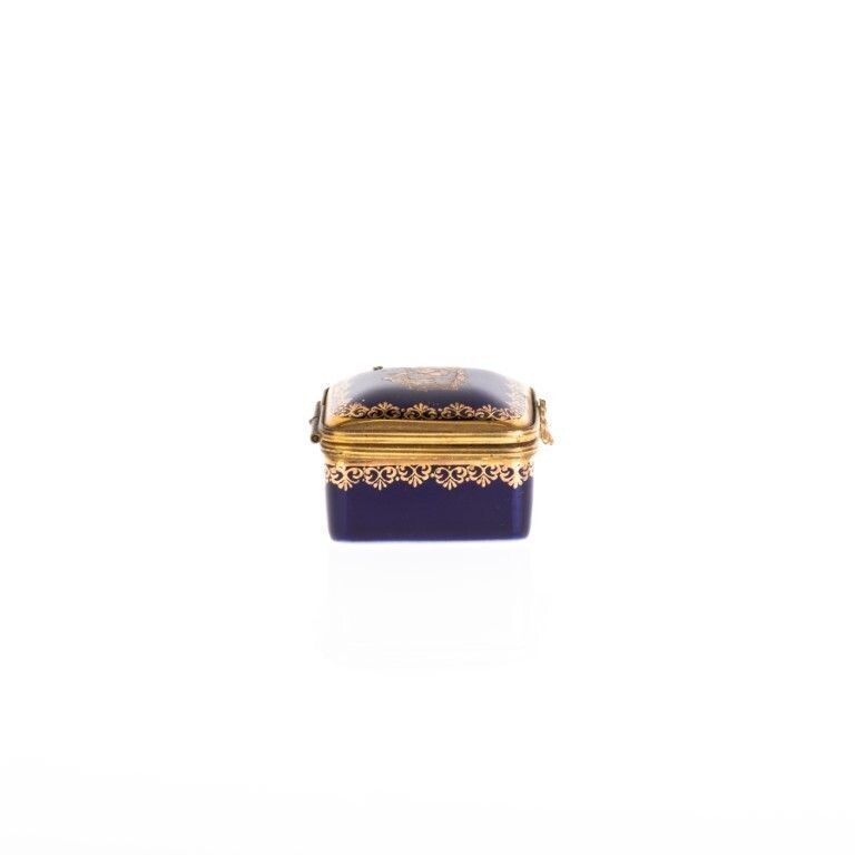Mid Century French Limoges Cobalt Gilt Porcelain Pill Box photo for sale