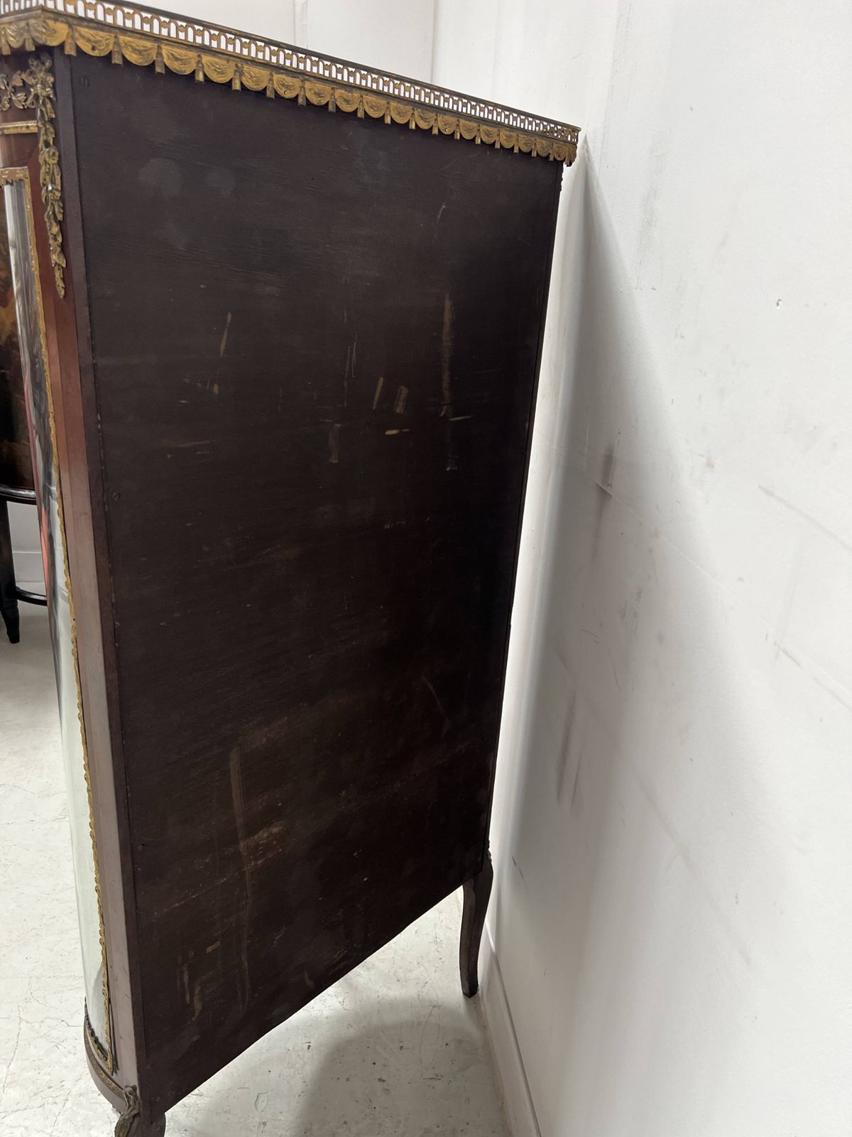 Napoleon III Style Curved Display Case In Mahogany And Veneer, 20th Century photo for sale