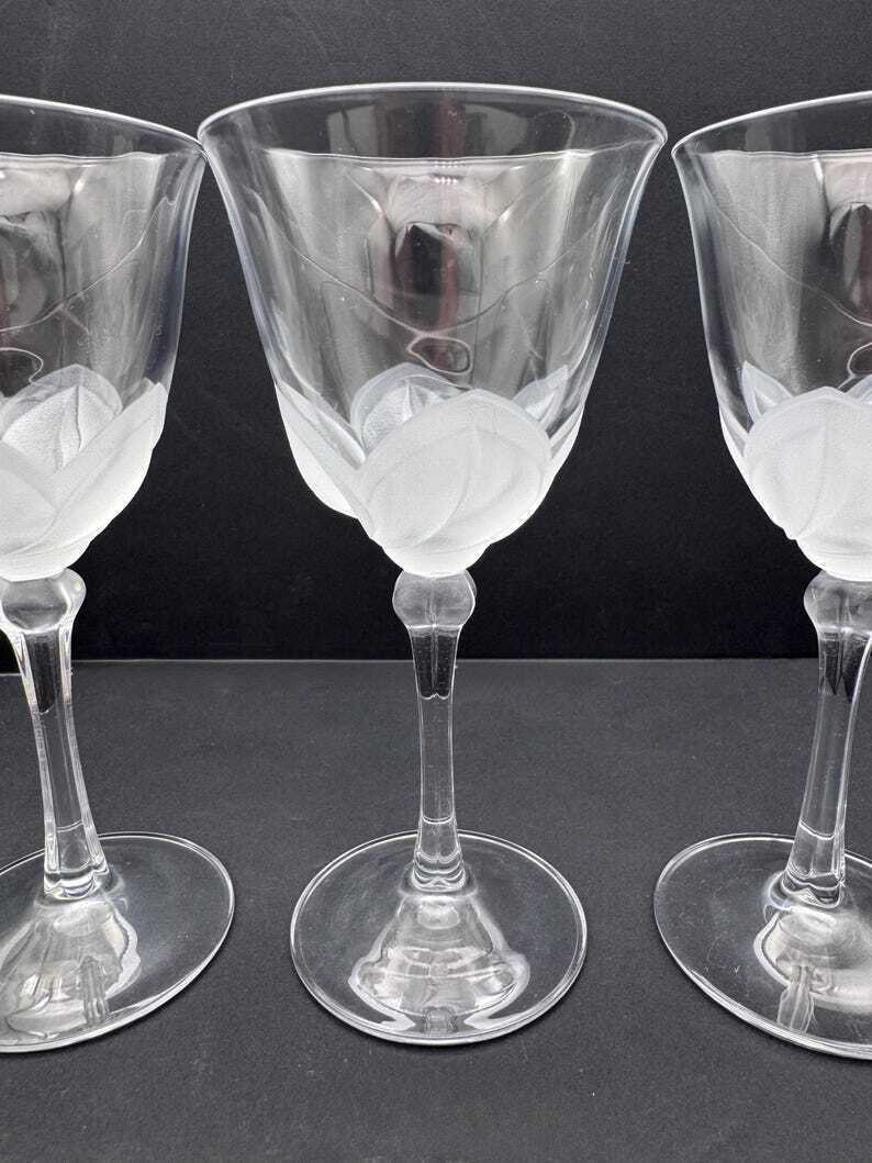 Set Of 4 Cristal D’arques J G Durand Frosted Wine Glasses Petal Design photo Home Decor