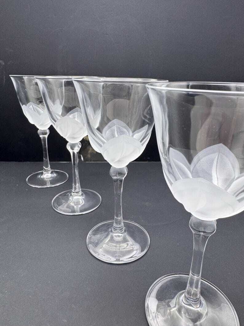 Set Of 4 Cristal D’arques J G Durand Frosted Wine Glasses Petal Design photo vinterior