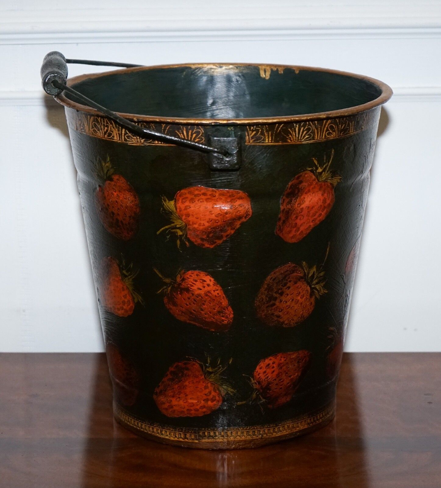 photo vinterior Vintage Metal Traditional Decoupage Bin Or Planter Bucket Strawberry Decorations