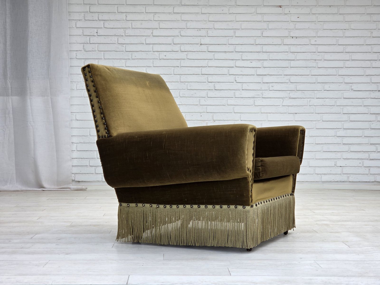 Jaren 1970, Deense Fauteuil, Groen Meubelvelours, Essen Houten Poten. photo vintage