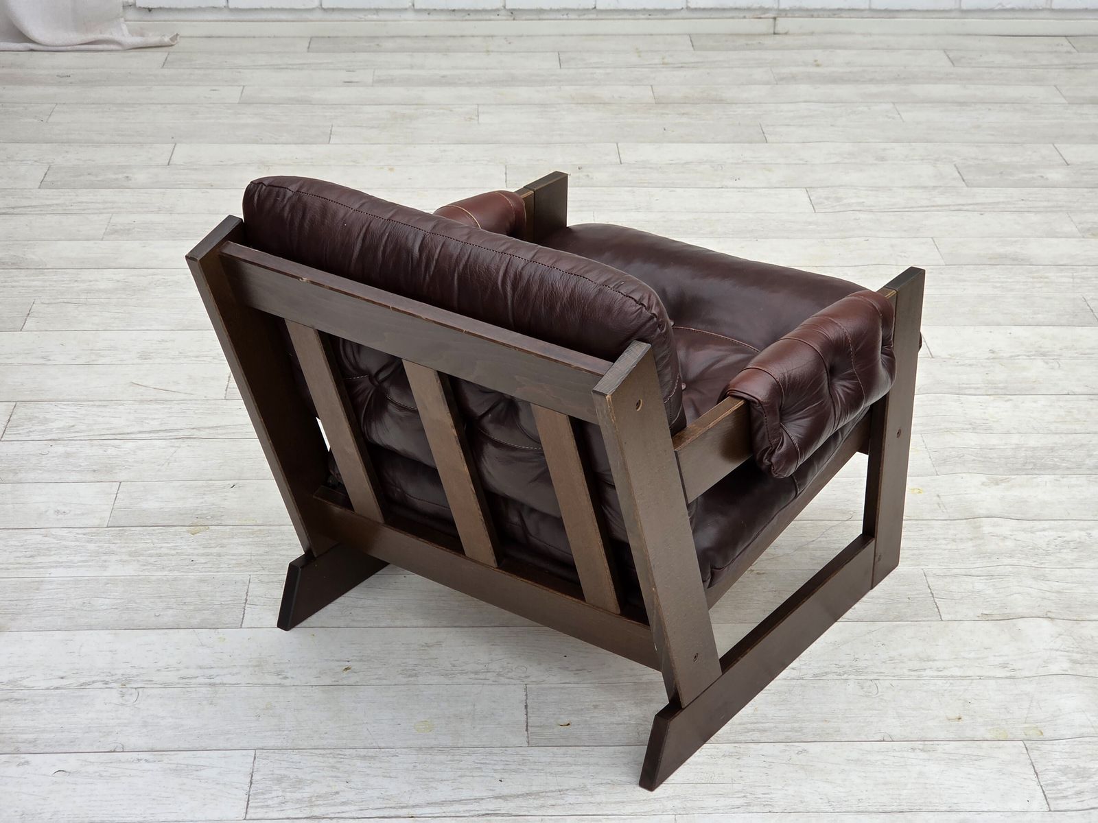 photo vintage Ca. Jaren 1970, Scandinavische Fauteuil, Bruin Meubelleer, Donker Beukenhout.