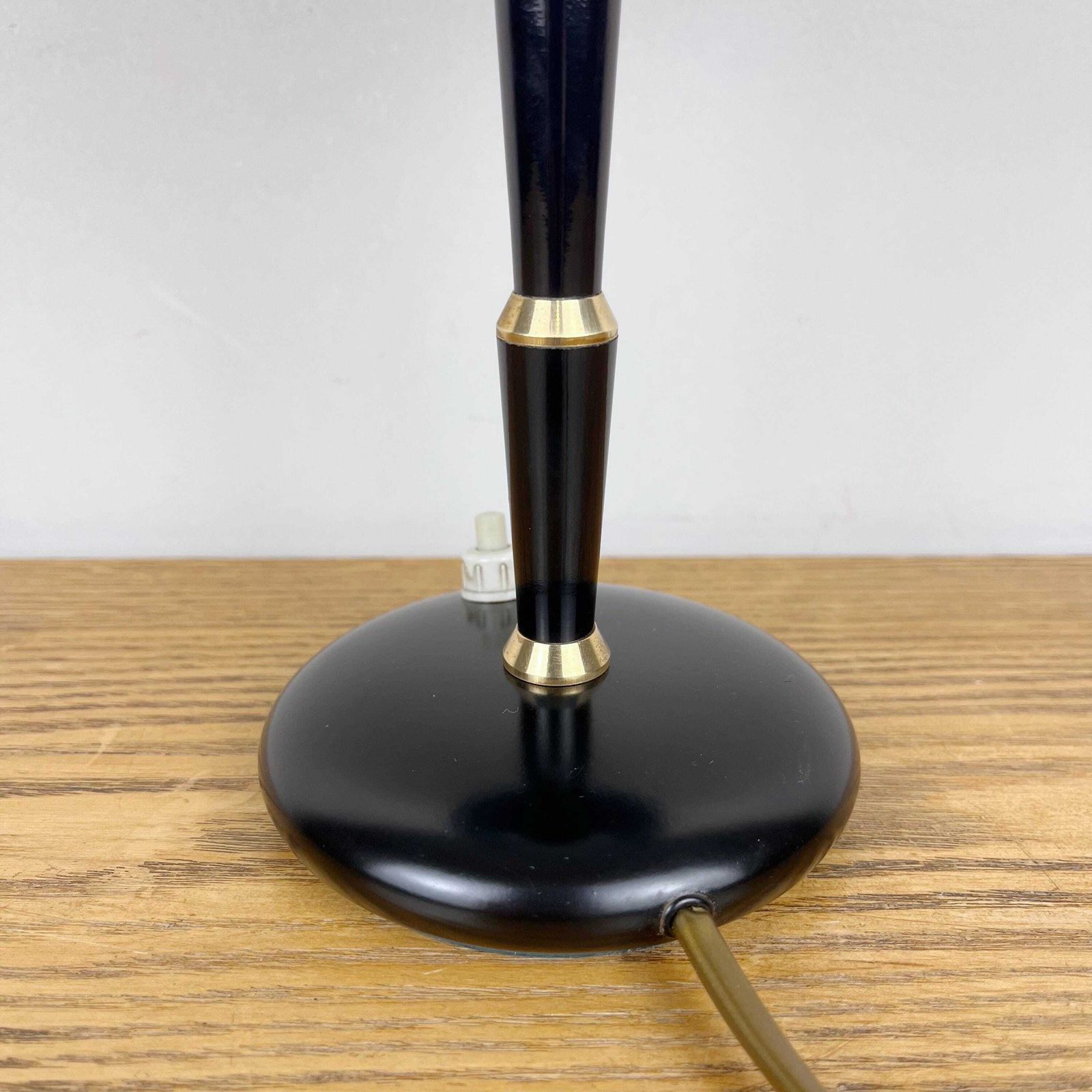 photo furniture Mid Century Atomic Lamp., 1950s