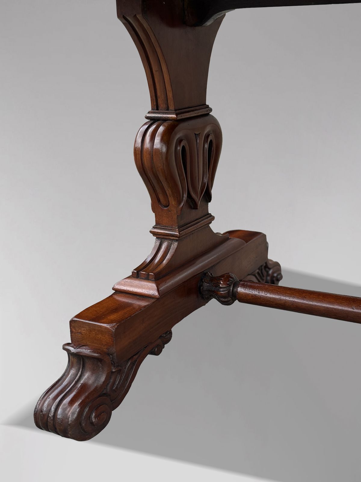 photo furniture Early 19th Century William IV Period Mahogany Library Writing Table