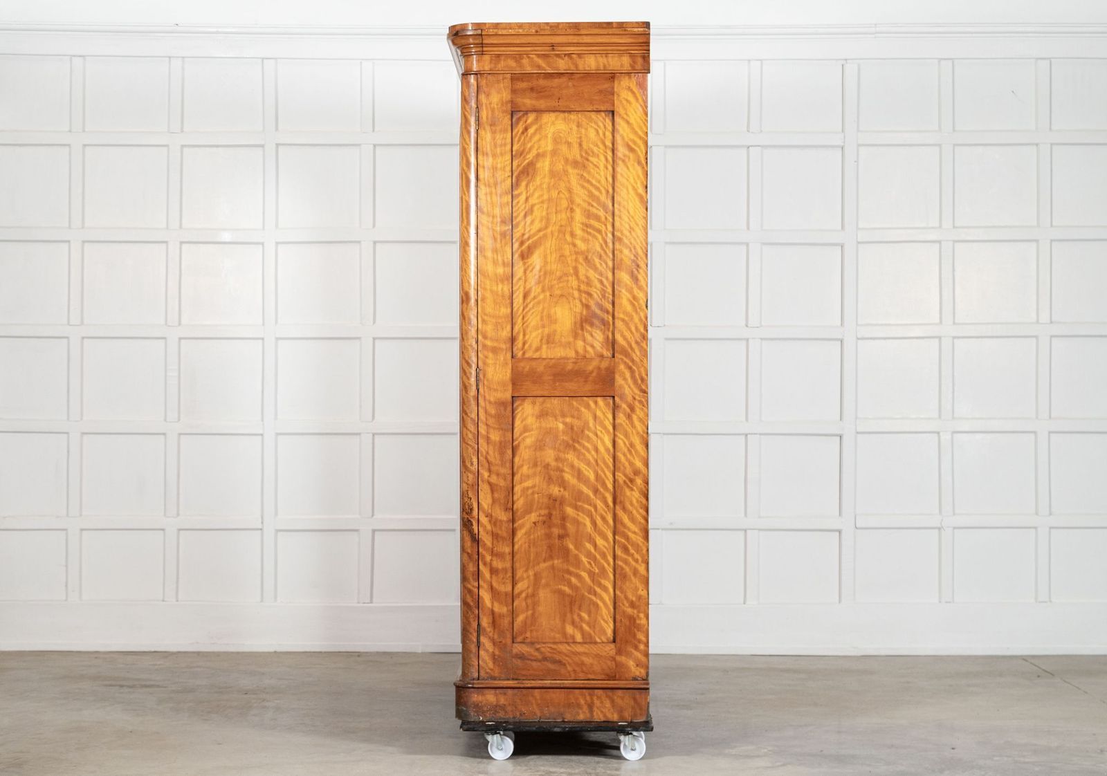 photo furniture Large 19thc English Satin Birch Compactum Wardrobe