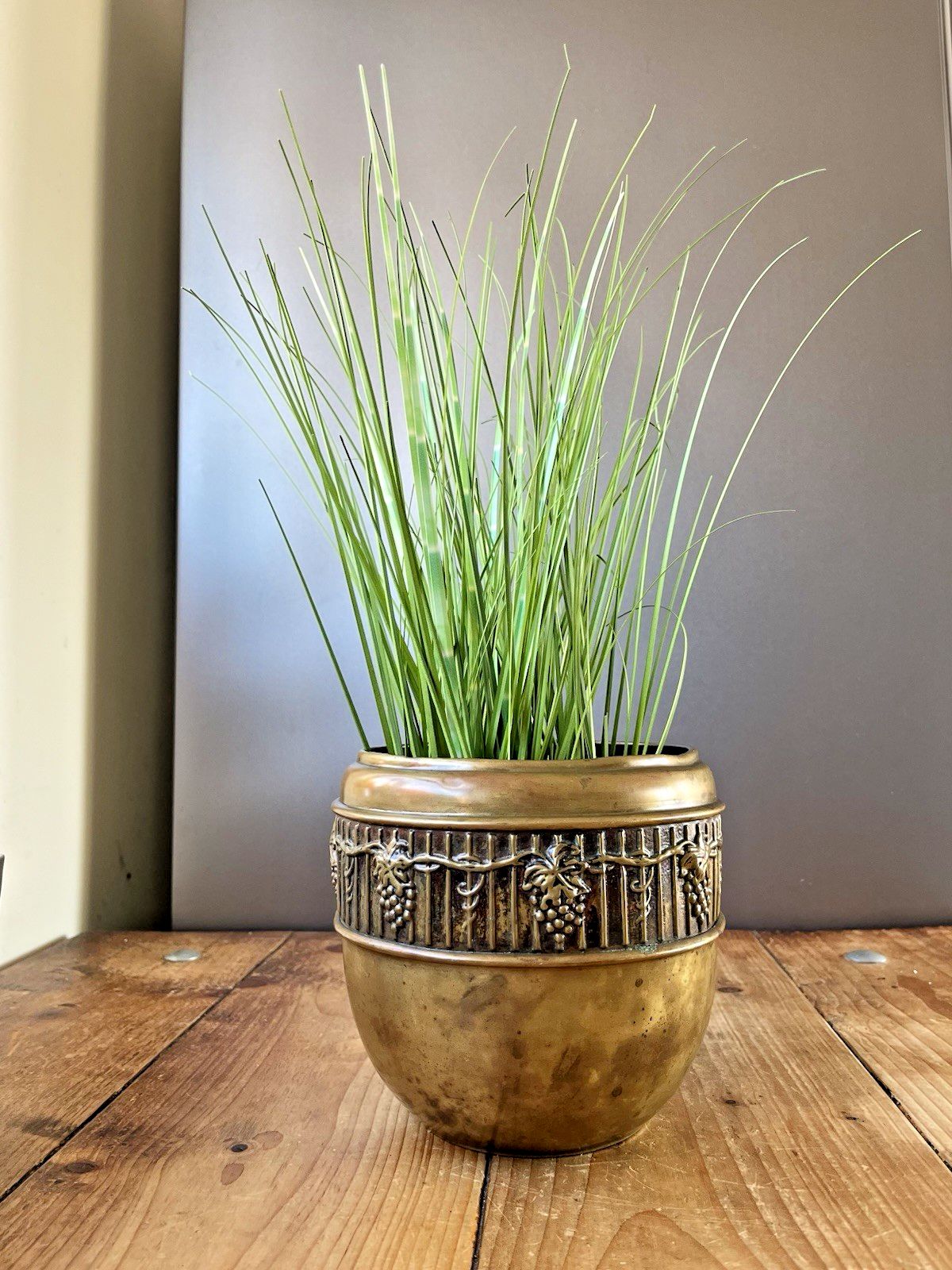 Antique English Arts & Crafts Brass Grapevine Leaf Berry Planter Plant Cacti Pot photo 65.0