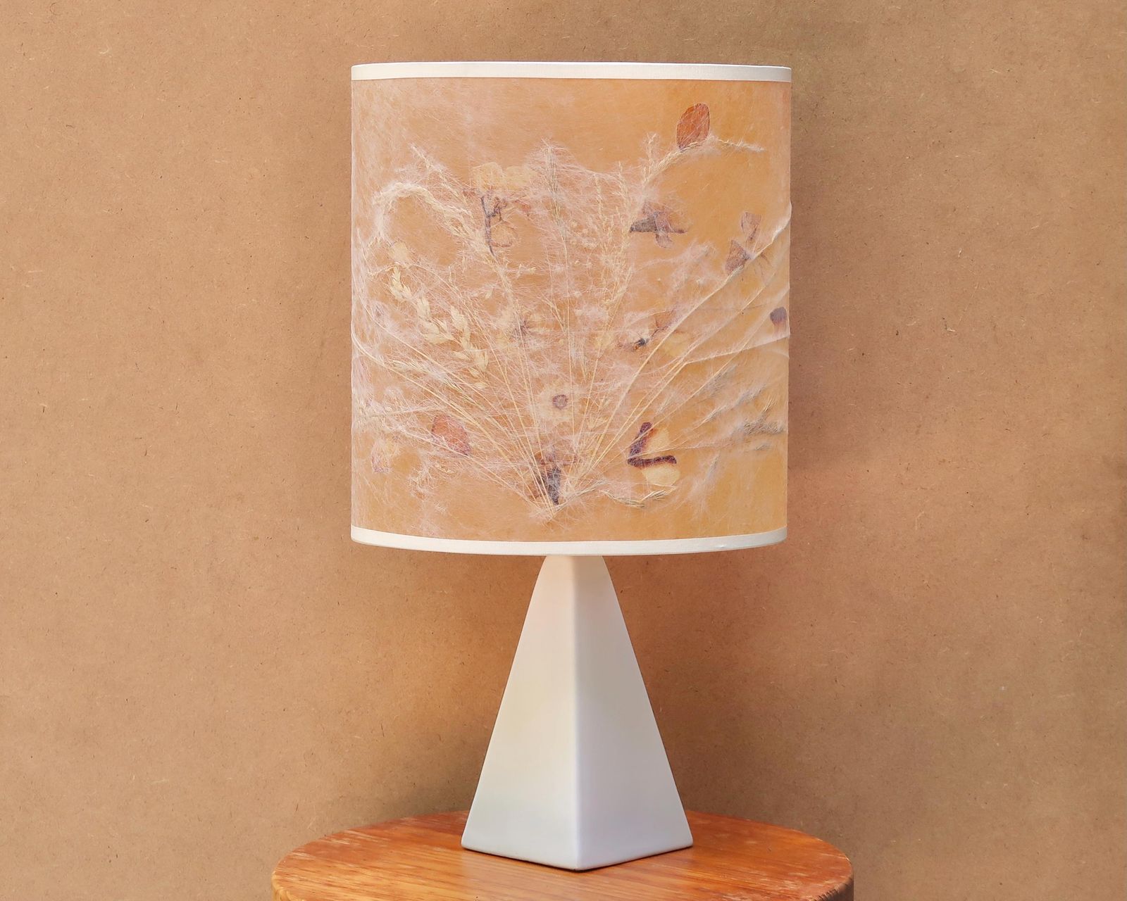 Table Lamp, White Porcelain Pyramid By S.A Manufactures, Porcelaine De Bruxelles, Herbarium Lampshade, 1980s / Minimalist Geometrical Pure