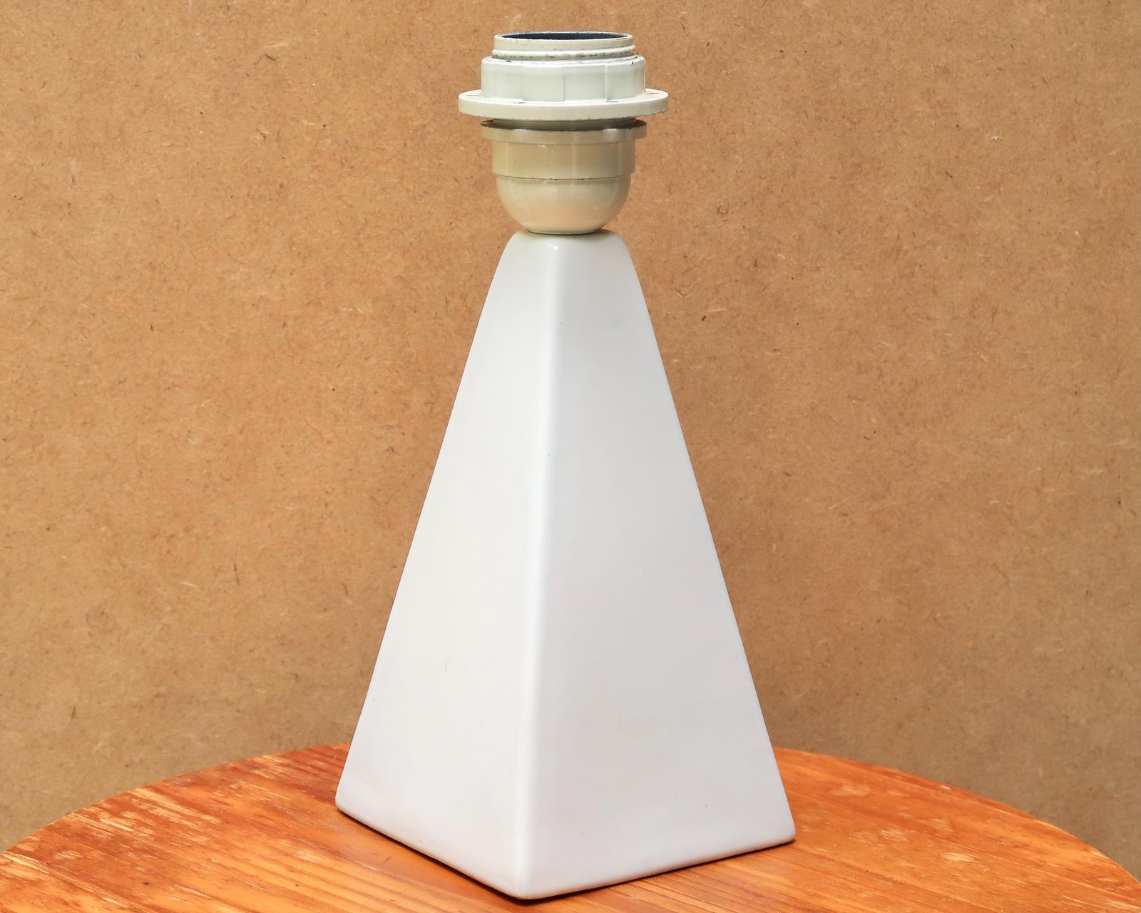 Table Lamp, White Porcelain Pyramid By S.A Manufactures, Porcelaine De Bruxelles, Herbarium Lampshade, 1980s / Minimalist Geometrical Pure photo 285.0