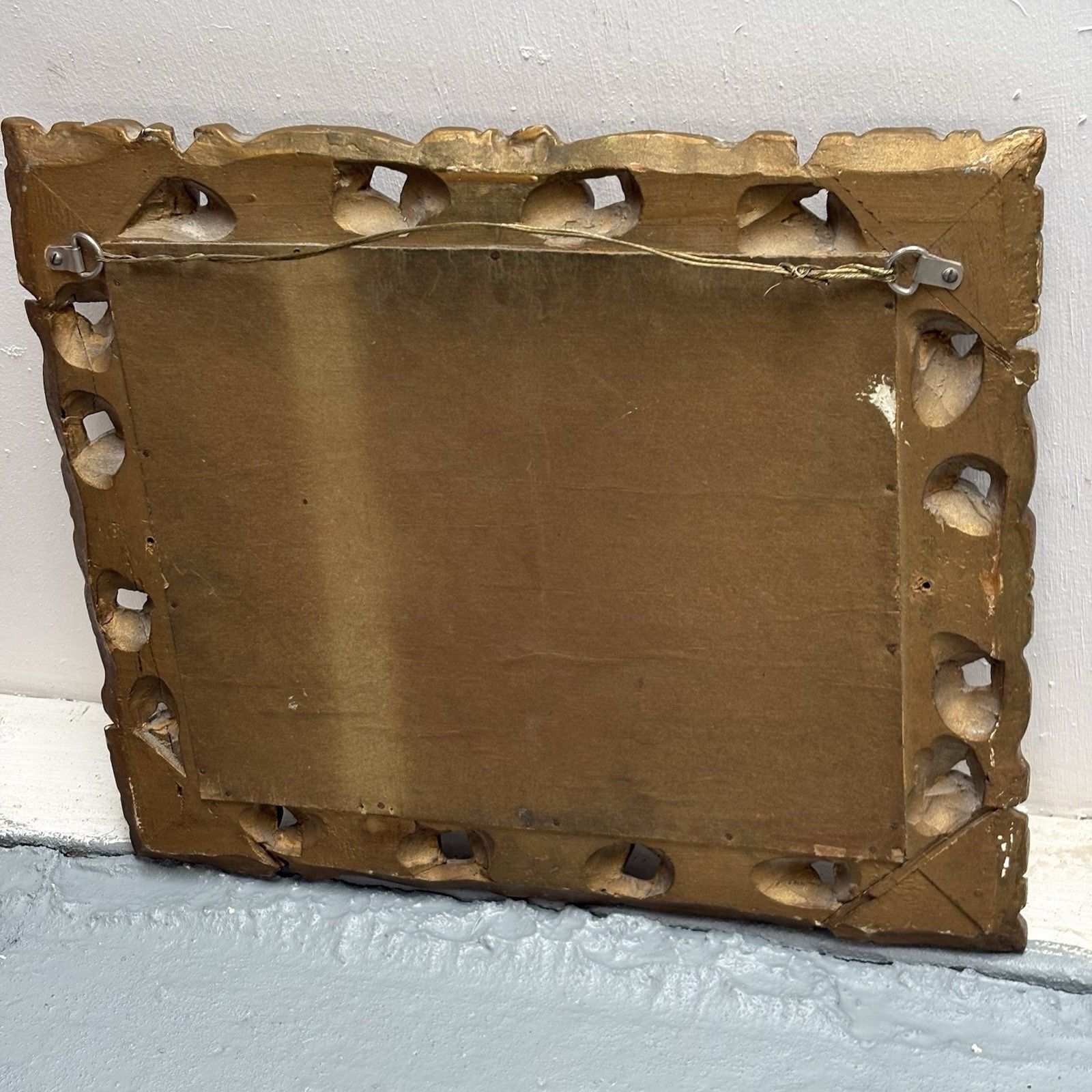 photo vinterior A Bevelled Plate Wall Mirror In A Pierced Carved & Gilt Painted Roccoco Frame