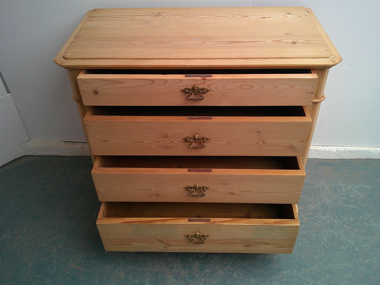 A Lovely Victorian Pine 4 Drawer Claw Foot Chest Of Drawers To Wax/Paint photo vintage