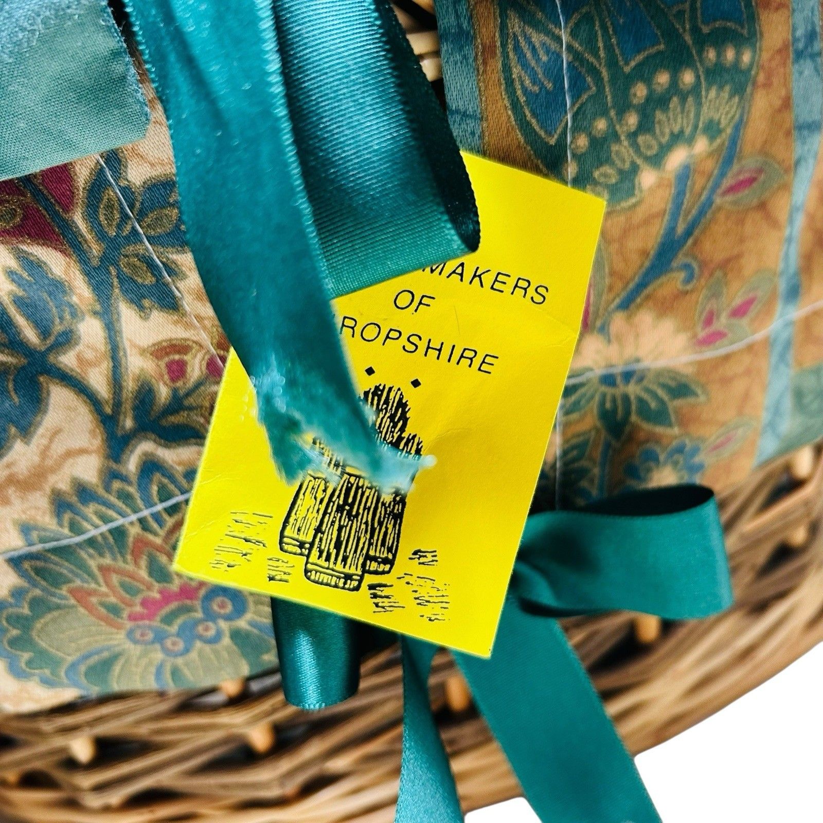 Basketmakers Of Shropshire Willow Picnic Basket Handmade Quilted Lid Liner Green photo for sale