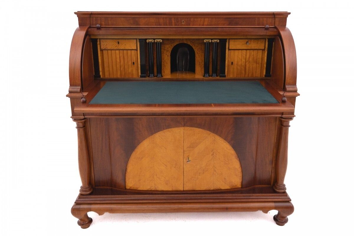 photo vinterior Antique Bureau, Northern Europe, Ca. 1910.