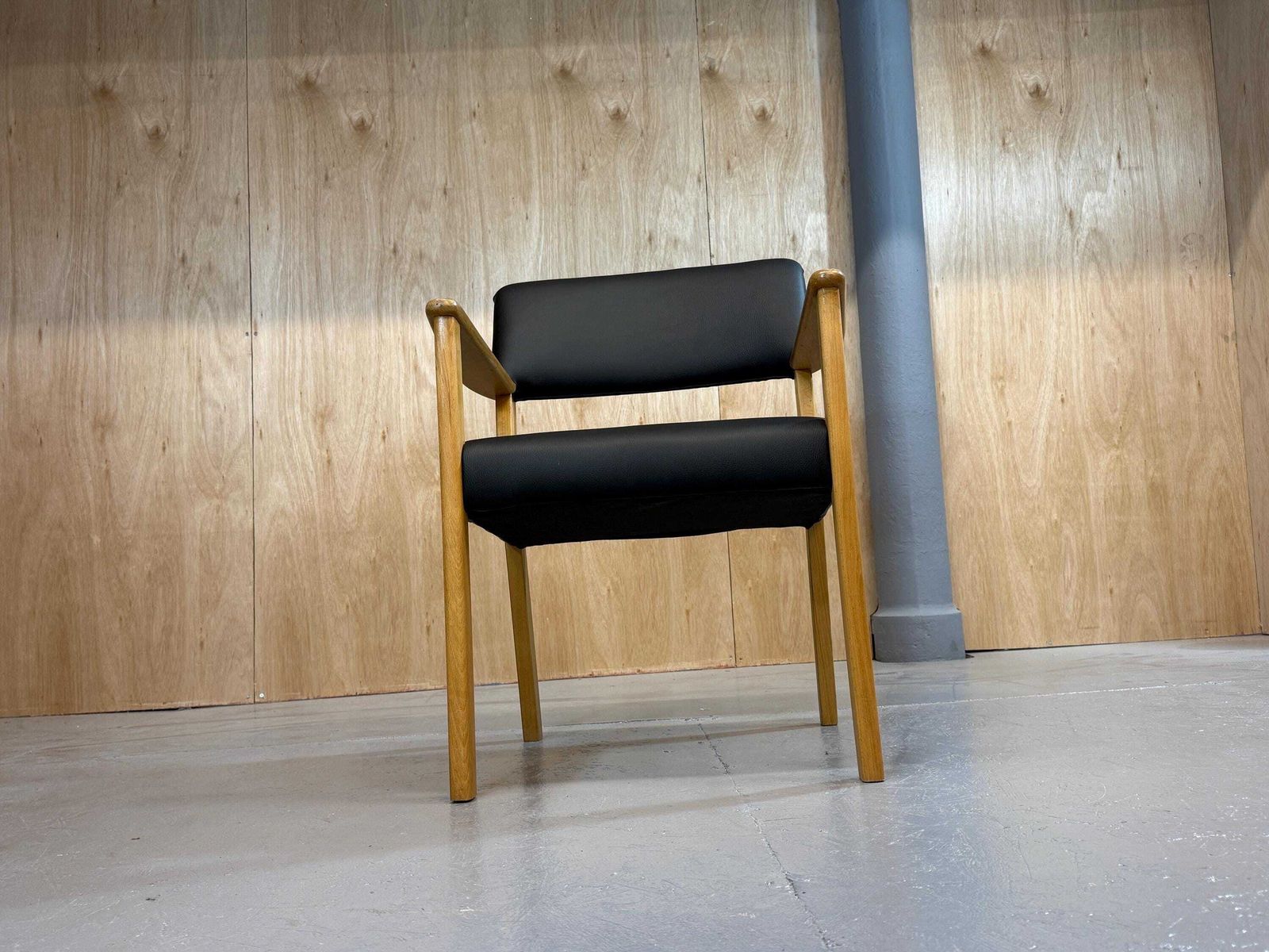Parker Knoll Pk Mid Century Office Armchair In Black Vinyl Leather.. Fully Refurbished & Restored.. 10 Available. photo vintage