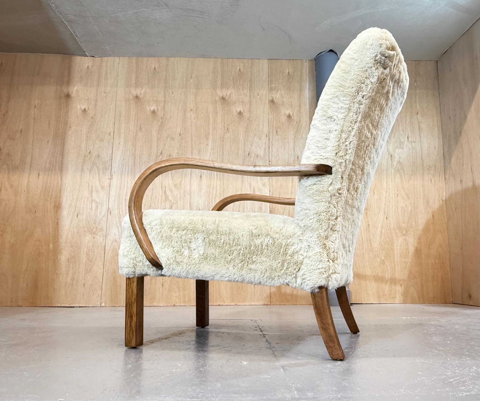 Parker Knoll Pk 704 1940’s Oak Armchair In Polar Fleece Nordic Fur Deep Pile Fabric. Stunning Item.. Fully Refurbished & Restored photo 745.0