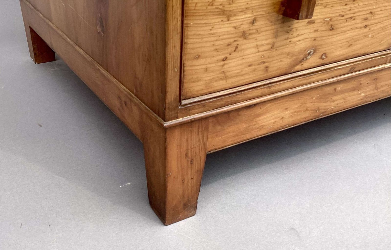 photo vinterior Exceptional Arts And Crafts Solid Yew Wood Chest Of Drawers