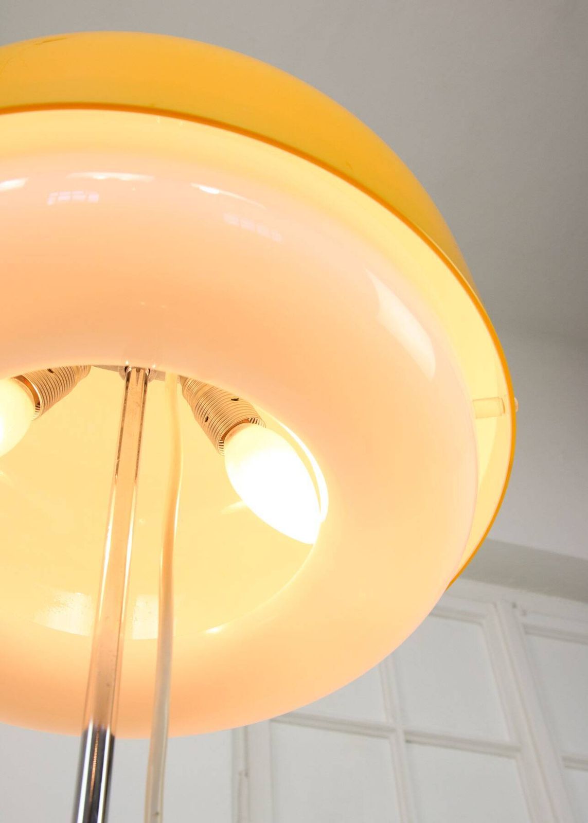 photo vintage Space Age Yellow Medusa Floor Lamp By Luigi Massoni For Guzzini, 1970s