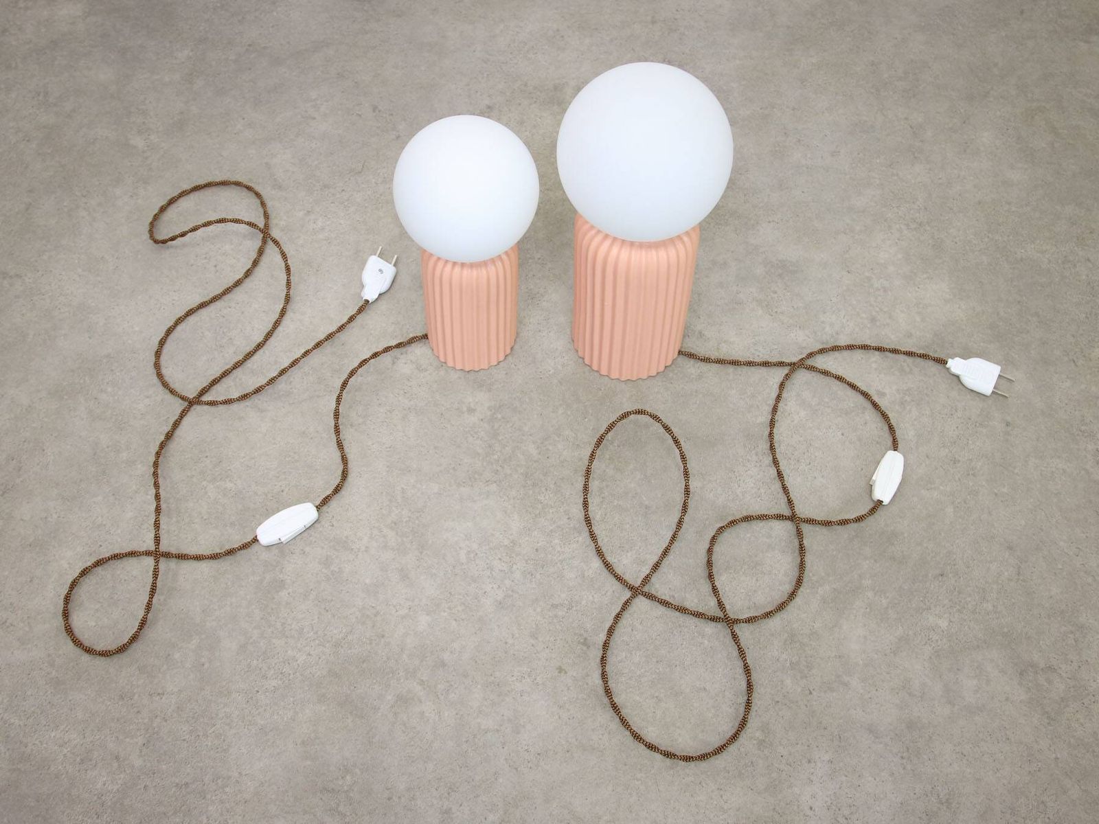 photo vintage Vintage Italian Ceramic Table Lamps In Salmon Ceramic And Opaline, Set Of 2