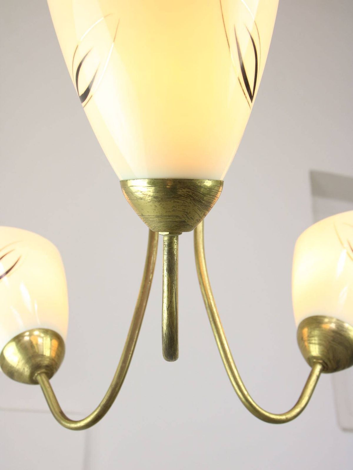 photo vintage Italian Art Deco Chandelier In Brass And Yellow Glass, 1940s