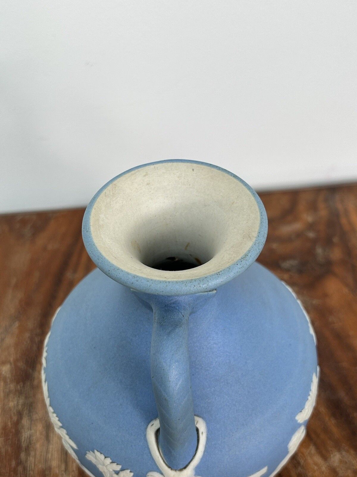 Wedgwood Light Blue Jasperware Portland Vase 18cm photo vinterior