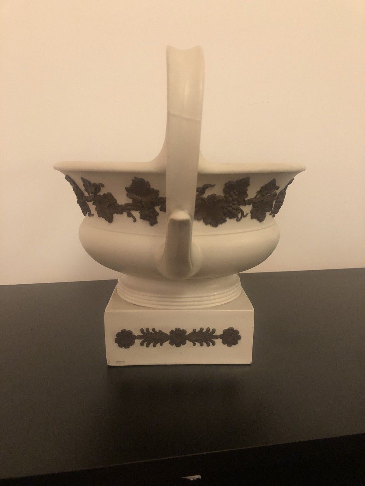Wedgwood Early 19th Century Crater Vase photo buy