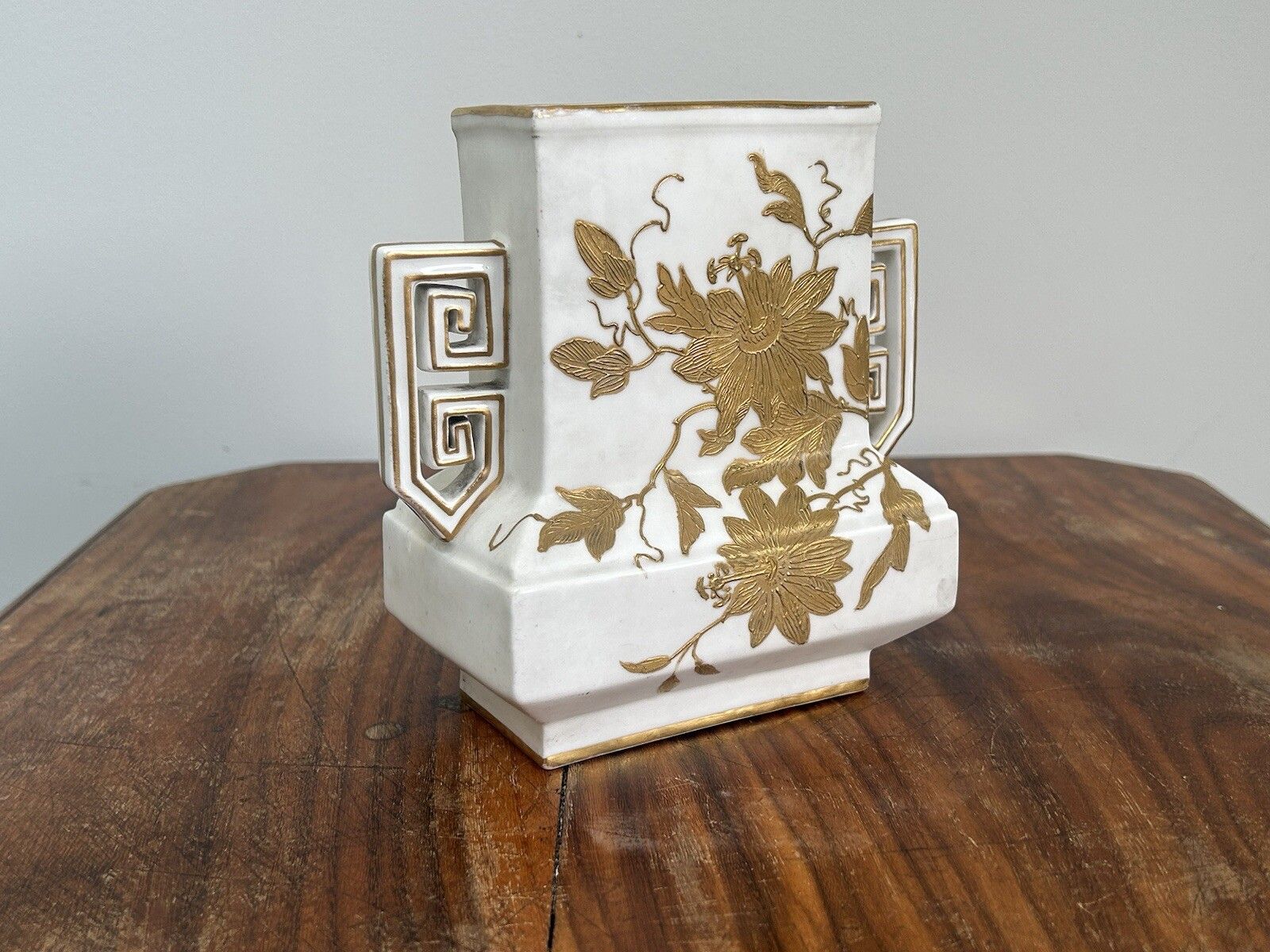 Wedgwood Bone China Aesthetic Movement Vase Uk, 1870s photo vintage