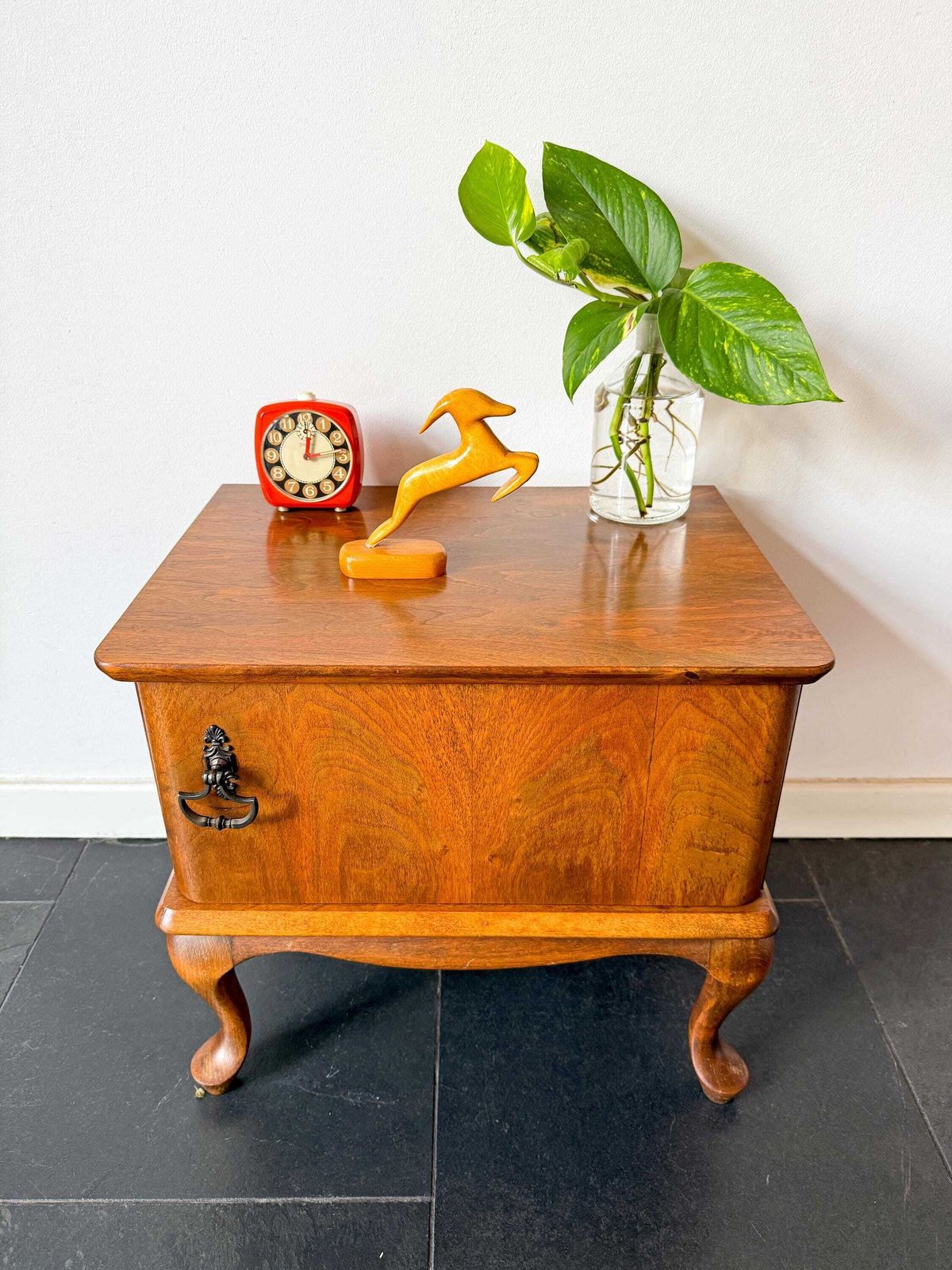 Vintage Mid Century Kastje / Nachtkastje | Uitstekende Staat | Hout | Jaren 1960 | Queen Anne Poten