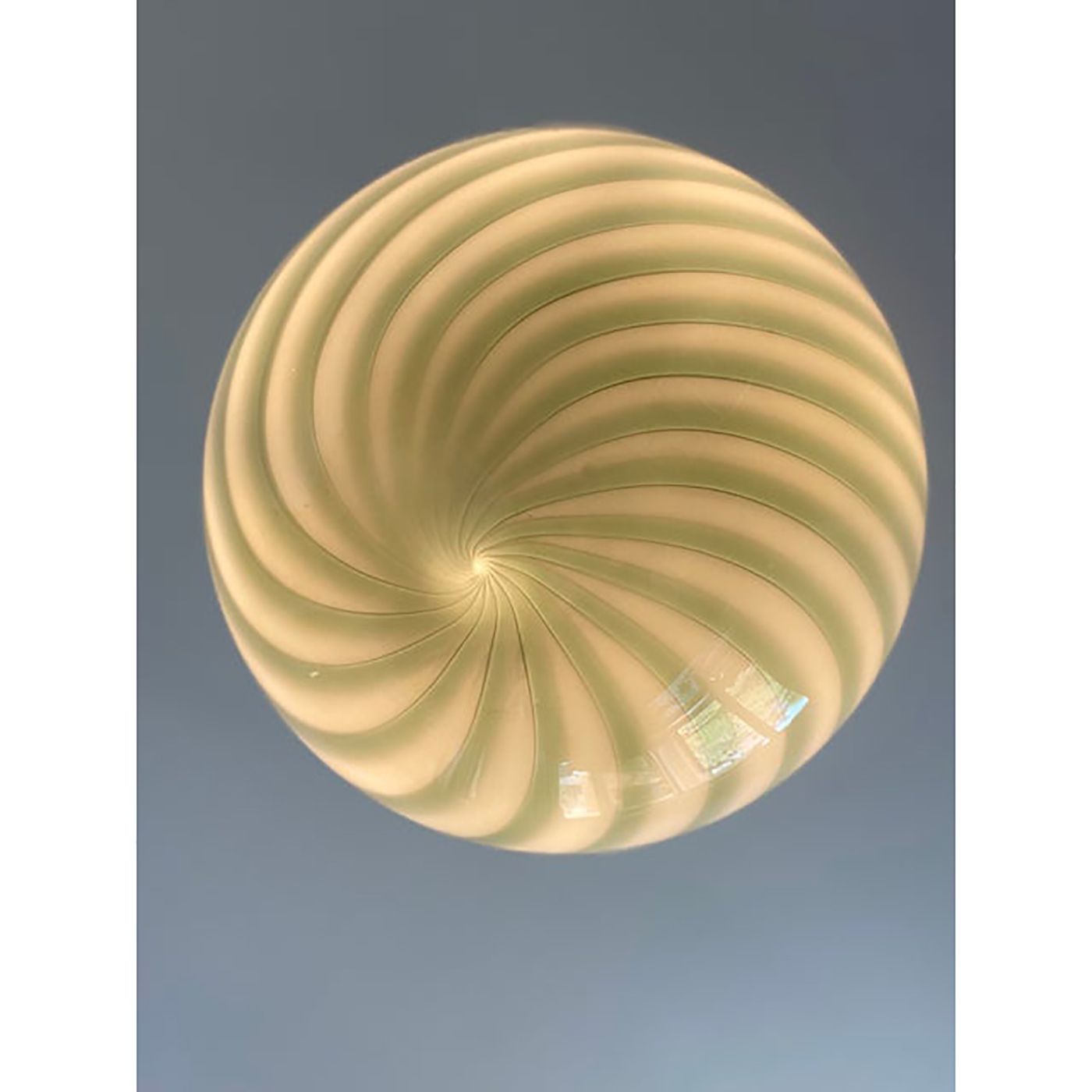 Contemporary Italian Green And White Oval Pendant In Murano Glass photo vinterior