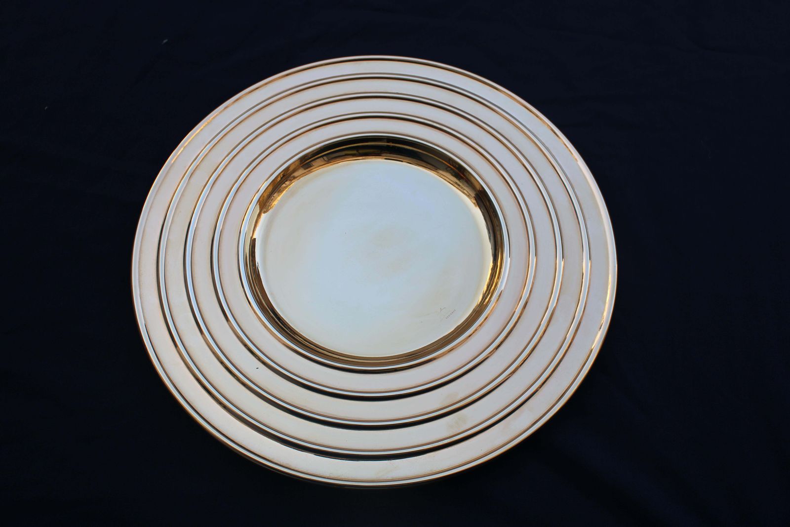 Empty Pockets Round Plate Of 24kt Gold Plated Design photo furniture