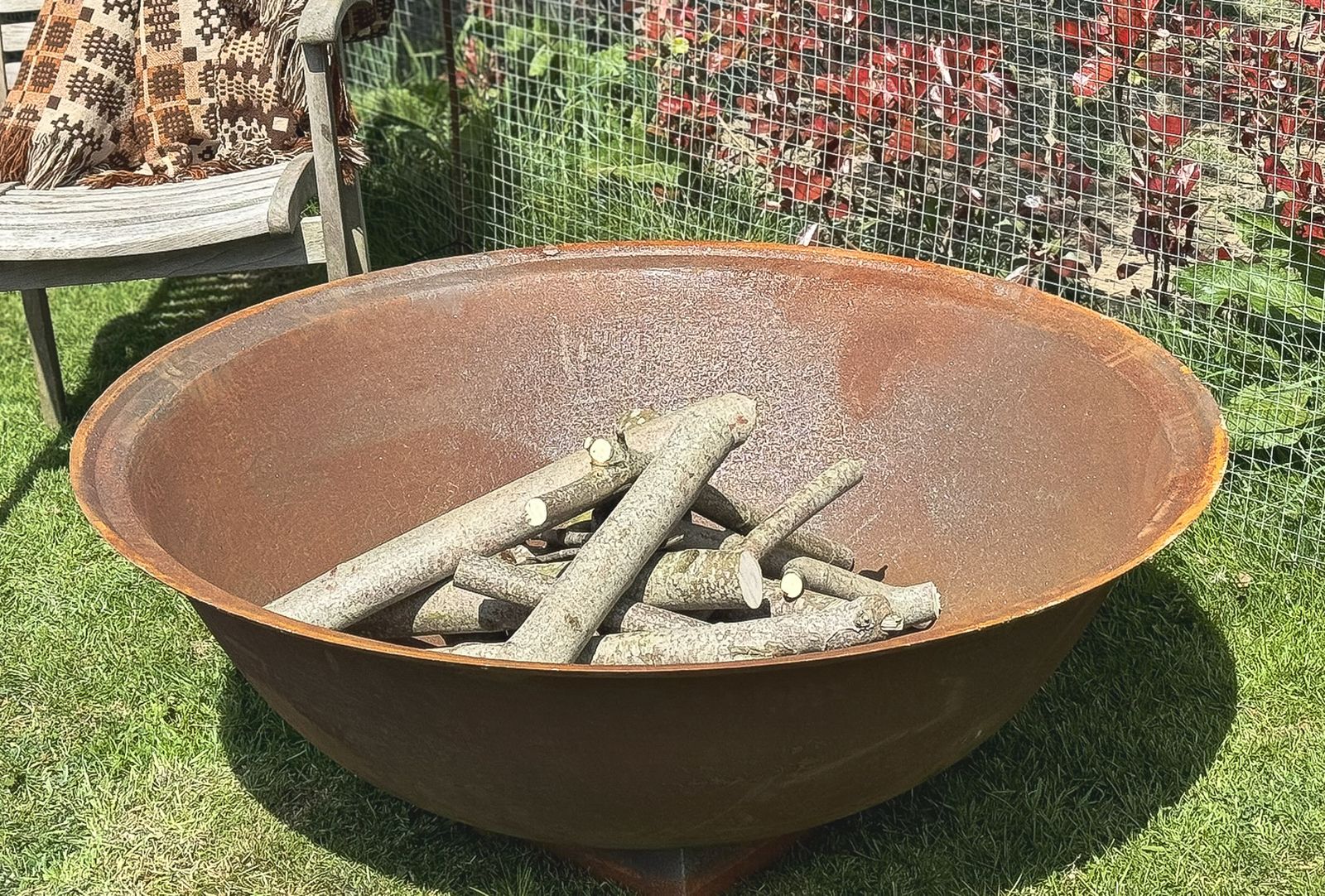 photo furniture Large 4ft Natural Cast Iron Garden Fire Pit With A Rust Patina