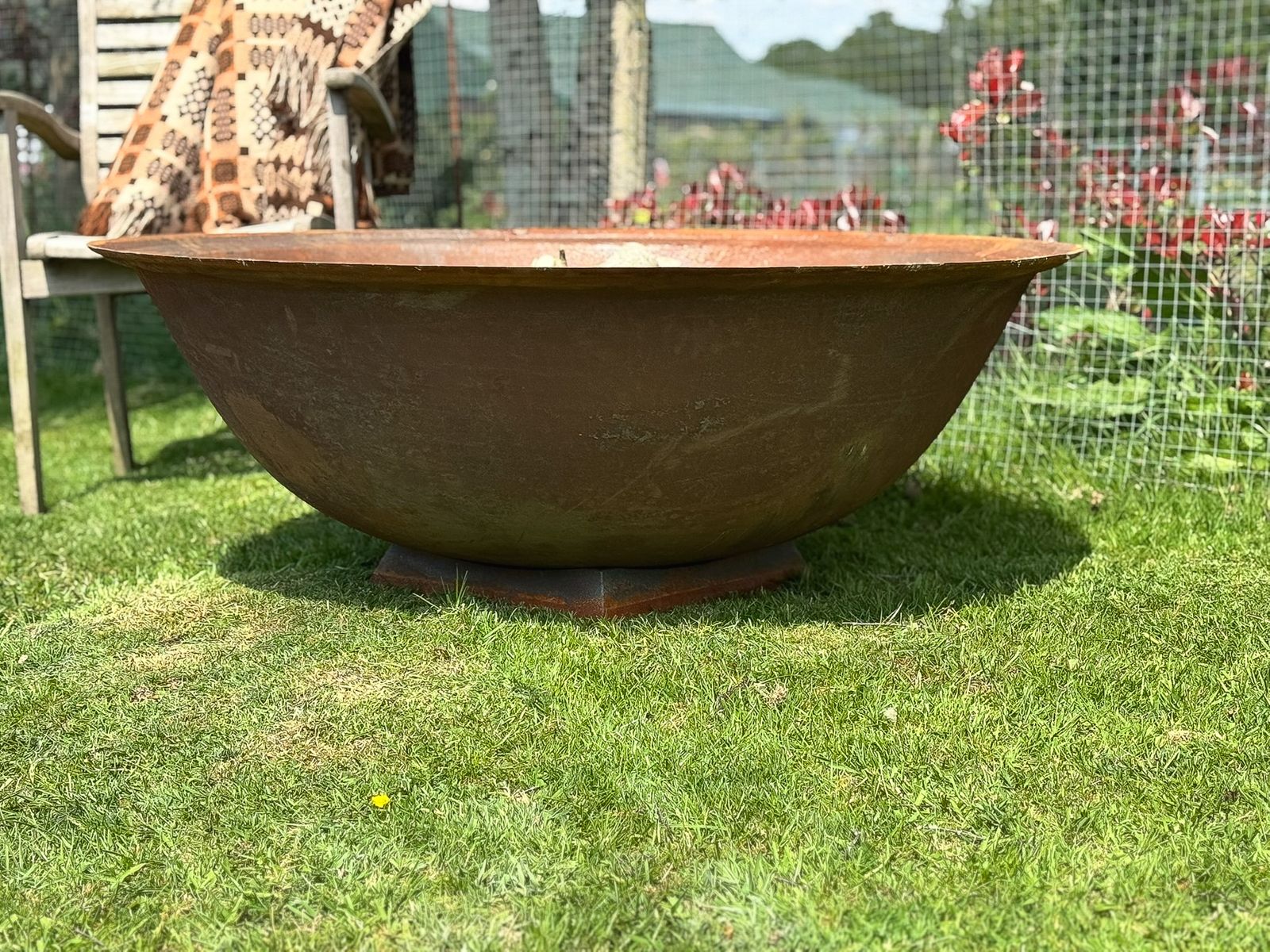photo vinterior Large 4ft Natural Cast Iron Garden Fire Pit With A Rust Patina