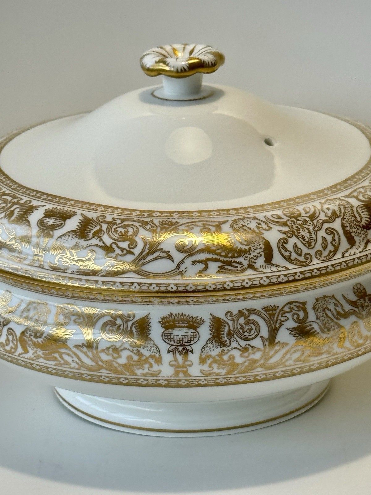 Vegetable Tureen With Lid Wedgwood Gold Florentine Green Urn Backstamp photo furniture