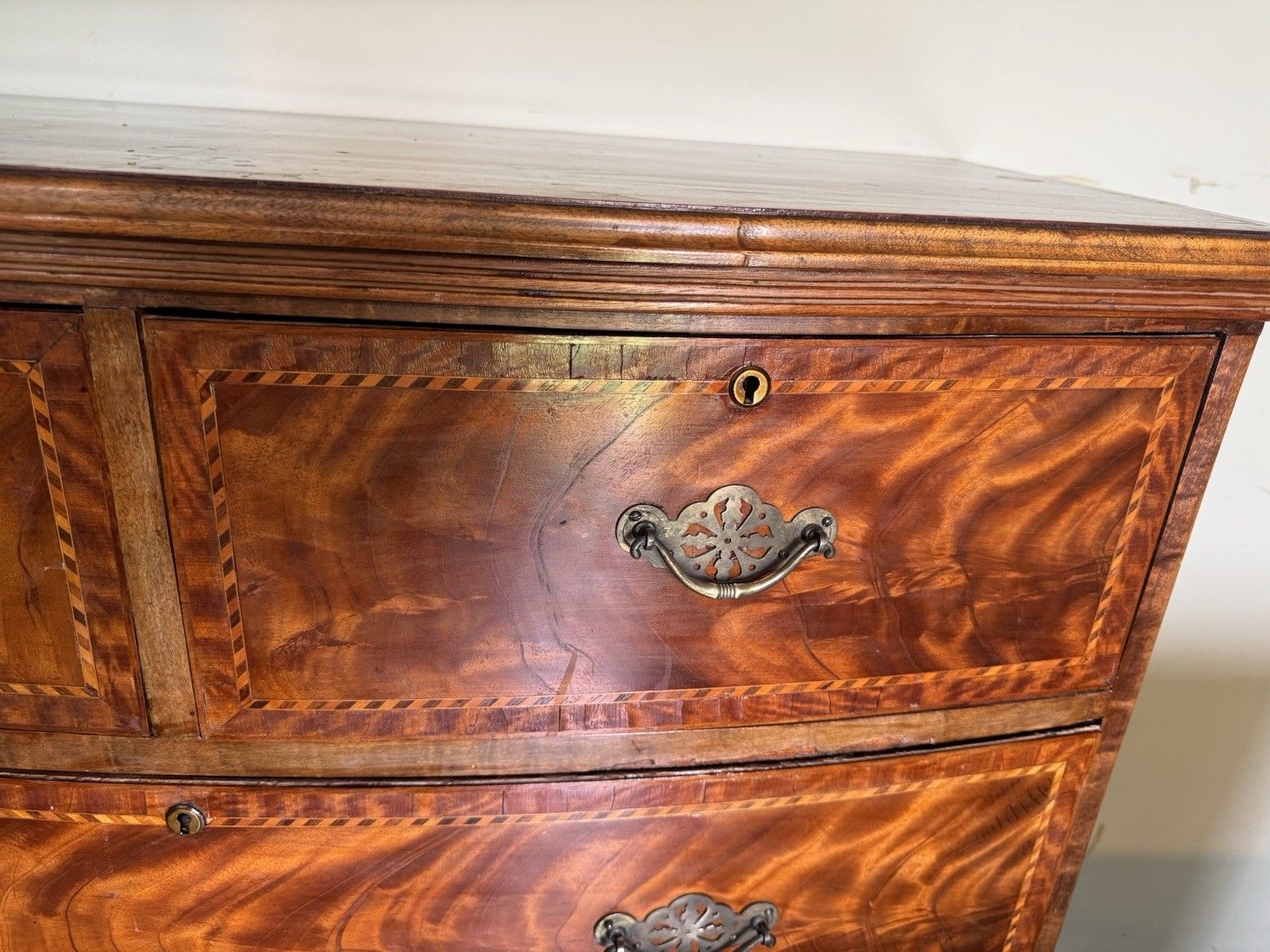 photo vintage 19th Century Mahogany And Inlaid Bow Fronted Chest Of Drawers