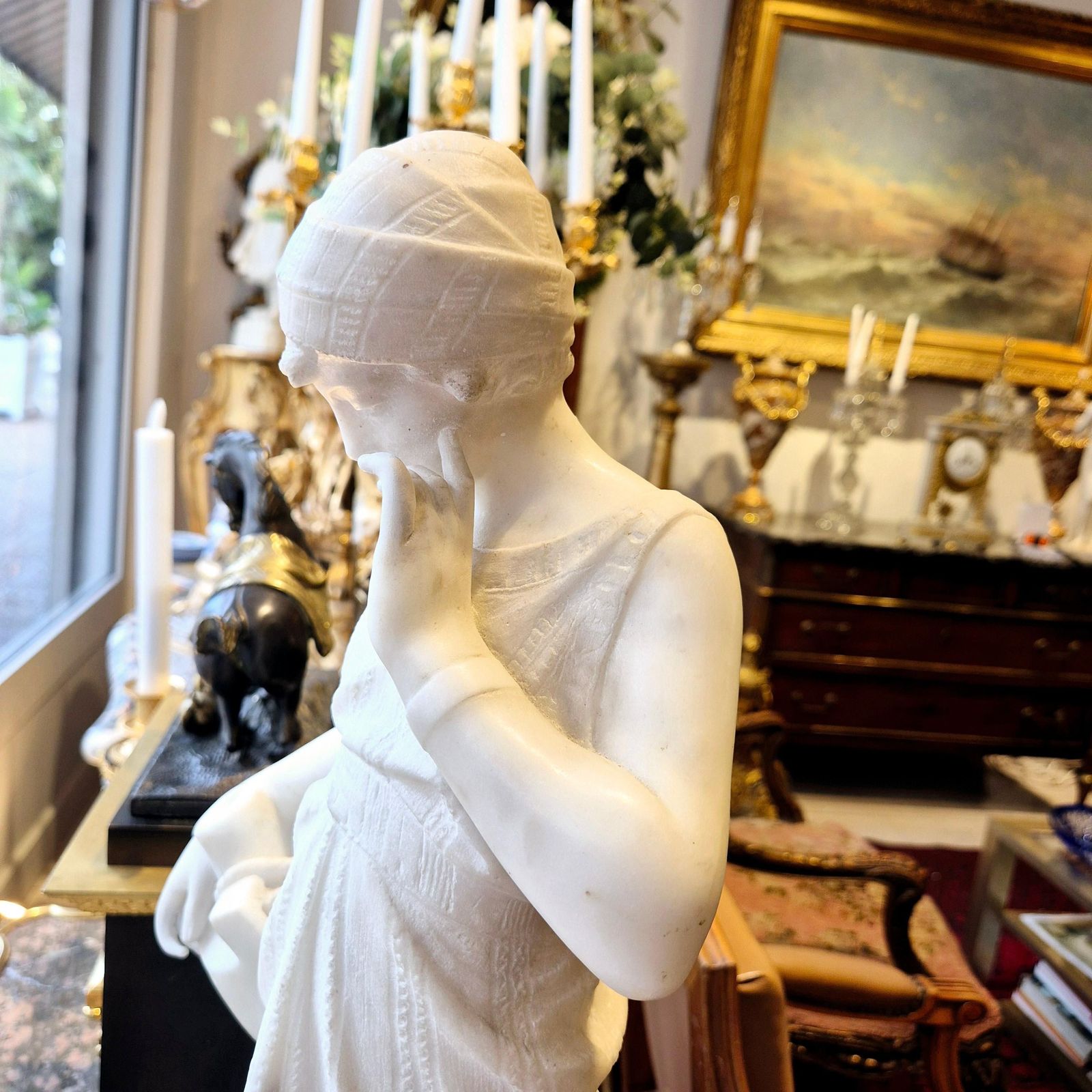 photo vinterior Young Woman With Jug, Carrara Marble, Signed Bonnal, Early 20th Century