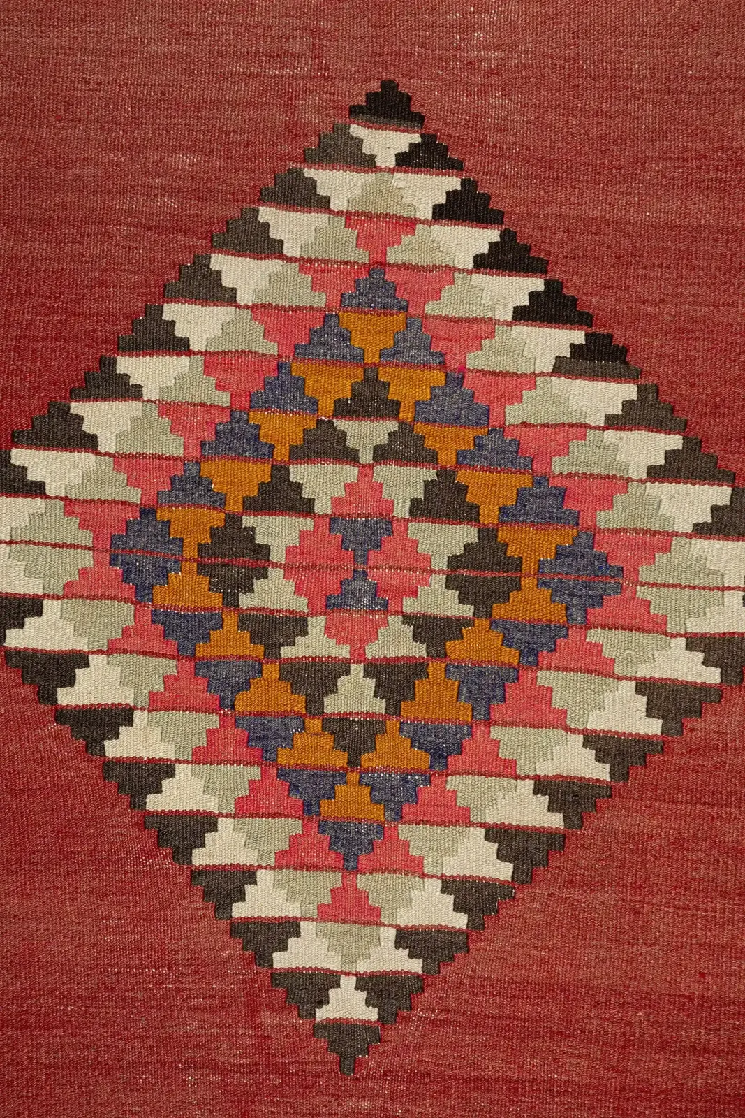 Kütahya Vintage Kilim 303x196cm photo Textiles