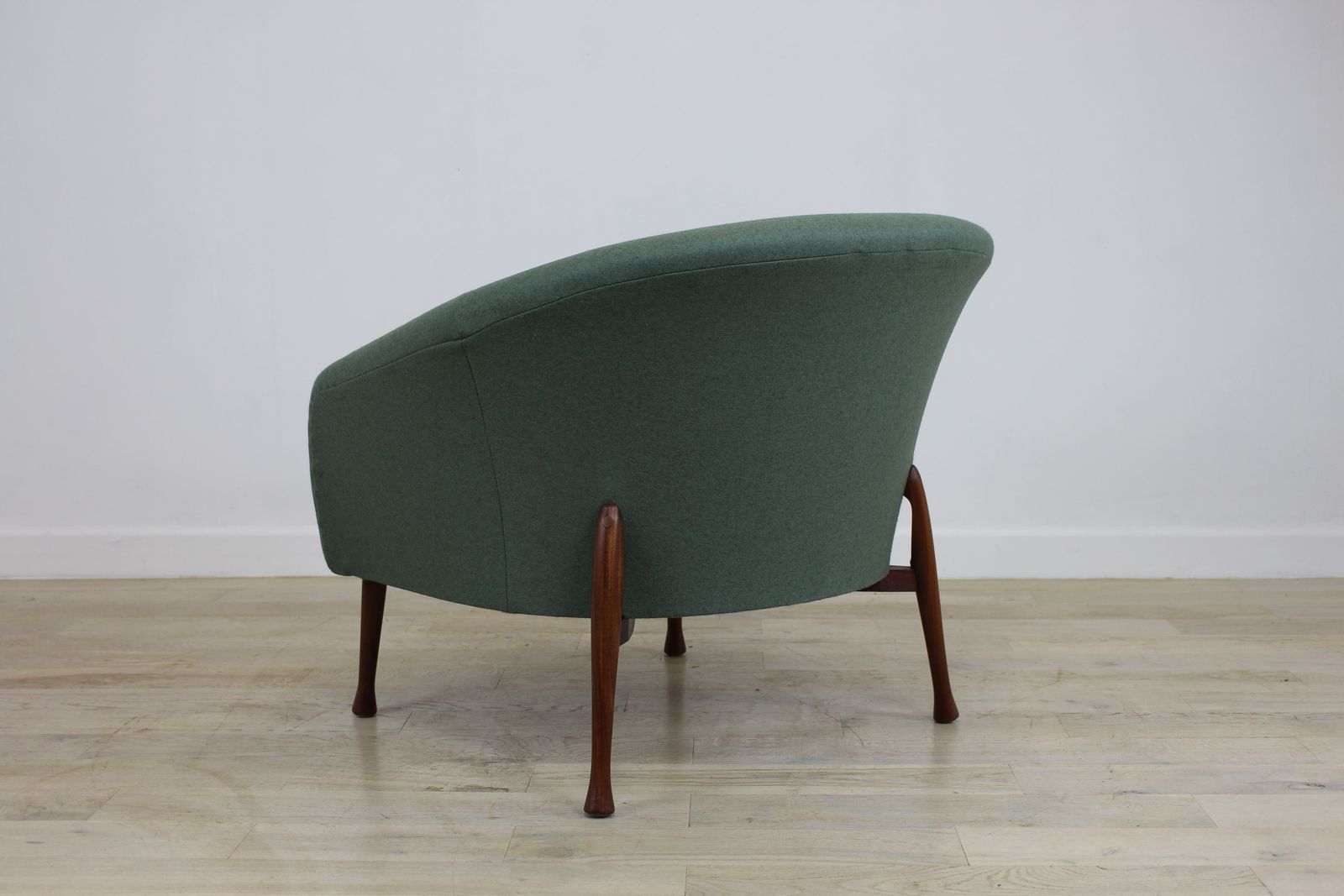 photo vinterior Guy Rogers Low Back Frisco Bay Single Chair Re Upholstered