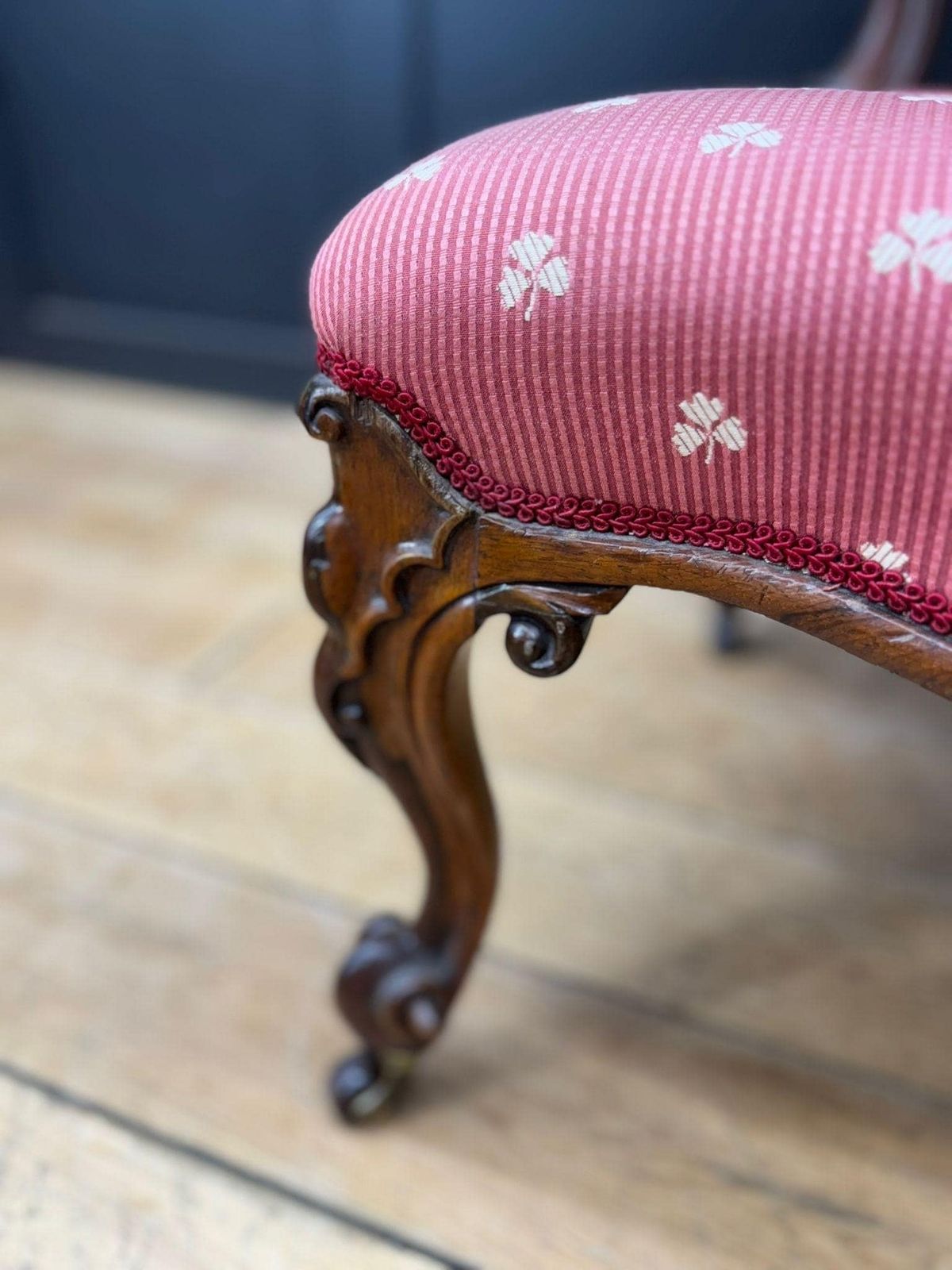 Victorian Carved Walnut Nursing Chair – Scroll Legs & Red Side Bedroom Chair photo Furniture